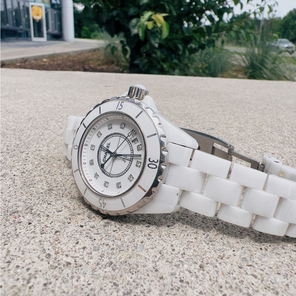 Chanel J12 WATCH CALIBER 12.1, 33 MM - Picture 6 of 7